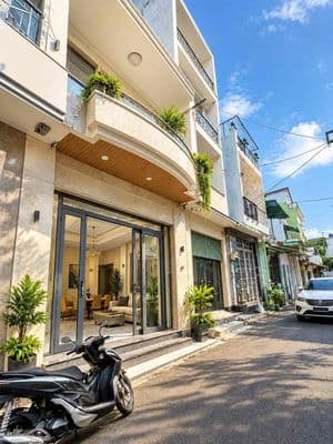 Bán Nhà Tân Phú Ngay Đầm Sen - Hoà Bình Giáp Q11 - Đường 6m - 68m2