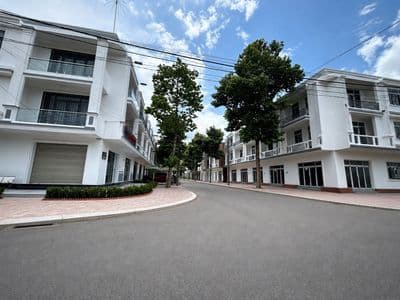 Nhà 3 lầu gần cổng KCN Bình Minh