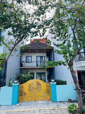 Nhà 2PN Sân Vườn - gần FPT