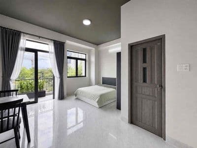 Căn hộ ban công - full nội thất - kế ueh, vhu - view sông