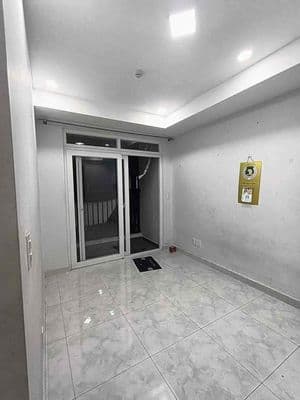 Cho thuê căn hộ 2pn - có ban công sát cầu nguyễn tri phương quận 5