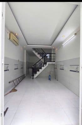 Cho thuê nhà giá tốt gần trung tâm - diện tích lớn - hẻm xe hơi