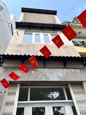 Nhà Xây Ðúc 3 Tầng > Mặt Tiền Nguyễn Văn Nguyễn Hoàng Sa. Chỉ 8 Tỷ.