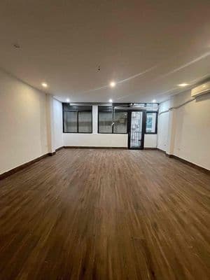 Cho thuê nhà ô tô có sân 65m2 trường chinh 21tr