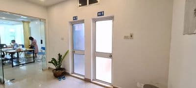 Cho thuê văn phòng tầng 4, tòa nhà 7 tầng mặt Phố Chùa Láng.