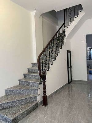 Nhà đẹp thạch bàn – 44m² – 4 tầng – sân riêng – 300m aeon – 8,9 tỷ!