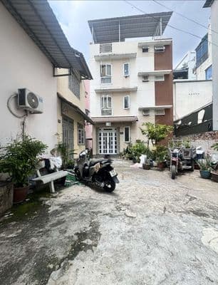 Chỉ sau 1 căn mặt tiền - nở hậu