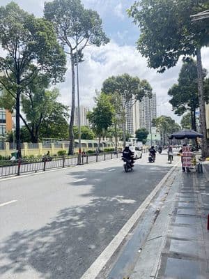 Bán nhà 2 tầng cũ đường 3 Tháng 2, Quận 10