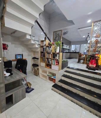 18 triệu – nhà mặt tiền 4 tầng, full nội thất, sân đậu ô tô tại pla