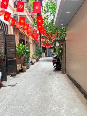 Nhà xây mới, lô góc Cầu Giấy, 40m2, 8.8 tỷ