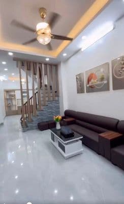 Nhà 40m² Đông Mỹ, 4 tầng, 4 ngủ, giá 5+ tỷ