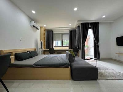 Studio ban công cửa sổ ngay cầu thị nghè, q.1