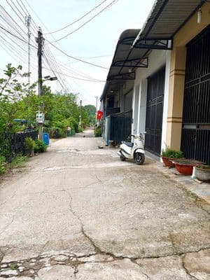 Cho thuê kho 120m2 Dĩ An, có phòng ngủ, WC