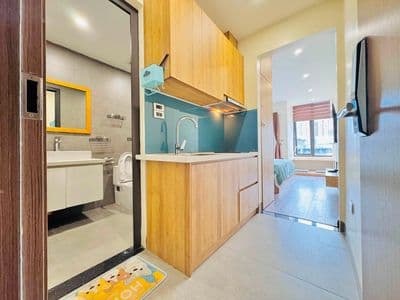 Cho thuê căn hộ 79 Cầu Giấy, có ban công, gần trường