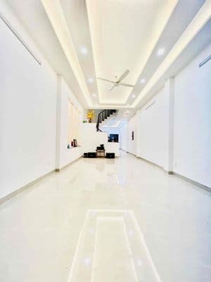 Cho Thuê Nhà Nguyên Căn Mới Sân Rộng Ôtô 1Trệt 2Lầu 4Pn 4Wc Hẻm Tải