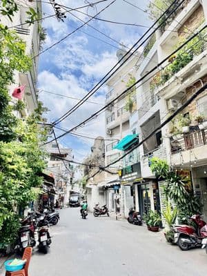 nhà cô giang .cô bắc mới xây dựng song thơm bóng mùi mới