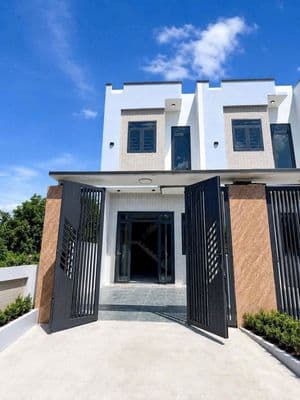 Bán nhà sổ riêng thổ cư-mặt tiền đường thông ngay ngã 4 tân triều