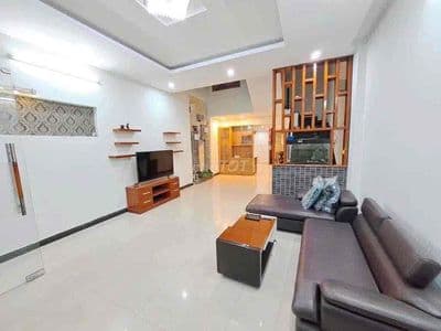 Cho thuê nhà 3 tầng đường khu Loseby gần bãi tắm Phạm Văn Đồng.