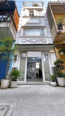 Cho thuê nhà 4 tấm q4 giá 11tr vị trí 1/ gần q1