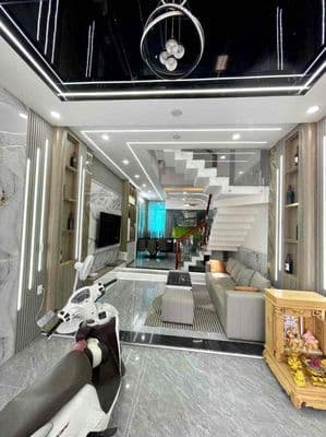 nhà 2 lầu 1 trệt gần ngã tư Bình Chuẩn,4p ngủ,có nội thất,đường 7m