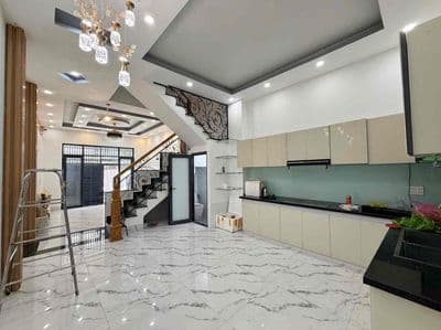 Cho thuê nhà Có nội thất gần ngã tư ga 2 lầu 4 phòng ngủ