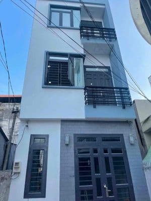 Nhà mới 4*17m 2lầu st 4pn 5wc có nội thất hxh quang trung