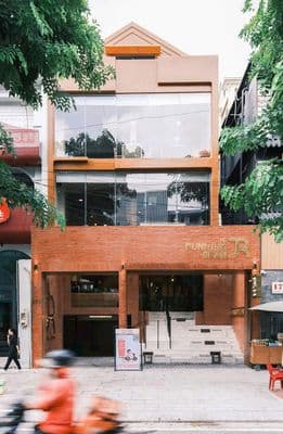 Cho thuê nhà mặt tiền đường hoa ngay phan xích long phú nhuận
