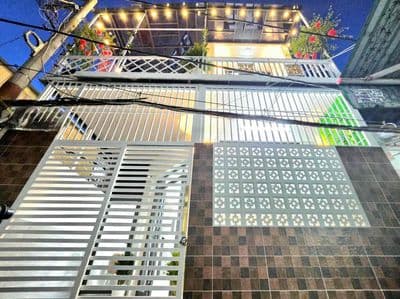 nhà sổ hồng riêng góc 2 mặt tiền có phòng ngủ dưới đất
