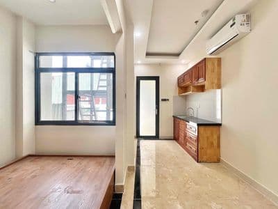 Studio cửa sổ trời_tách bếp nhẹ mới 100% sẵn máy lạnh, có thang máy