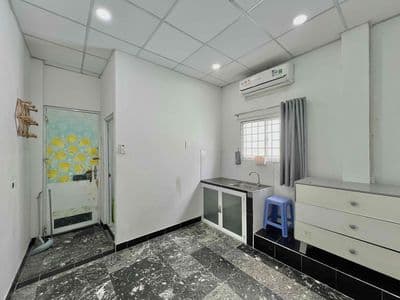 Cho thuê 2 pn 2 wc ban công ngay chợ bàn cờ nhận 4 người 4 xe