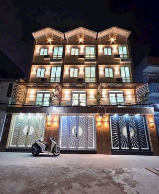 Nhà phố shr đsh 3 tầng cách mt htp 10m