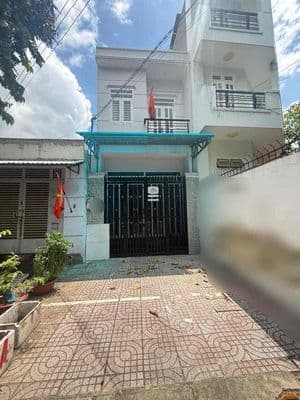 Nhà 1 trệt 1 lầu - 3 phòng ngủ + 2wc , vỉa hè đậu oto