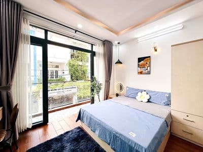 2 Phòng Ngủ Ban Công, Cửa Sổ Trời Giá Rẻ Cho Thuê Ngay Gần Quận 10