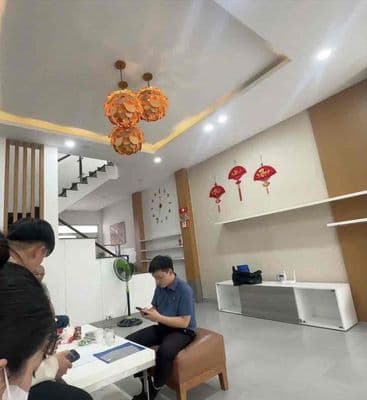 nhà 100m 1tr2l có 5PN 4WC sẵn nội thất gần cđ Công Thương 15tr