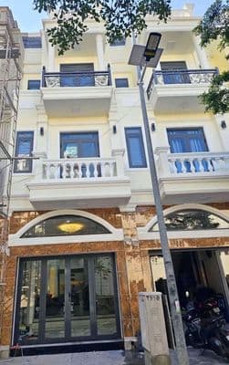 Nhà 2 lầu khu dân cư Thông Dụng vỉa hè 8m