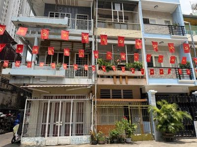 Cho thuê nhà ngay chợ Xóm Chiếu, 2 mặt tiền, hẻm xe tải, 1 trệt 2 lầu