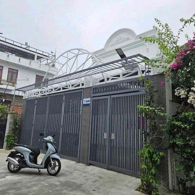 Cho thuê nhà liền kề cổng chung phường Phú Hoà