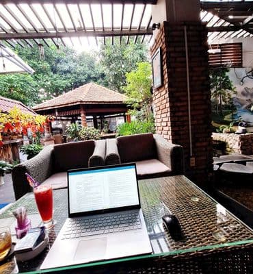 Cho thuê mặt bằng sân vườn rộng ngay cổng chung cư Tecco