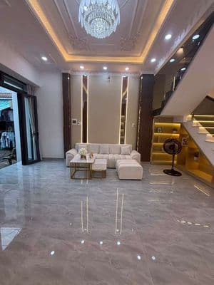 Trấn nhà bè.dtsd 90m2_ 2 pn lớn. chỉ 4.990 xu ( thương lượng )