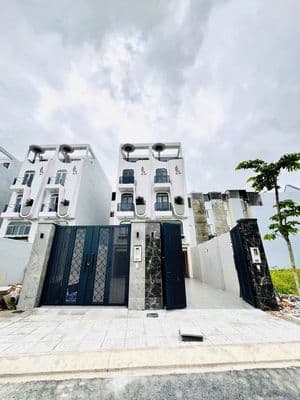 Bán nhà dt 4x30m - 4 lầu-đường 12m - tràn quang cơ q12. giá : 6,79 tỷ