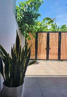 Nhà đẹp gần chợ hòa khánh