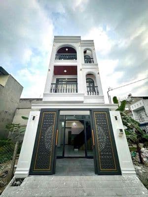 Nhà đẹp sạch sẽ 4 phòng đường xe hơi Trường Lưu