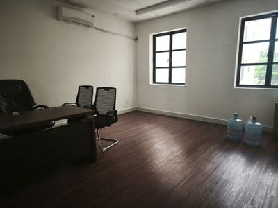 Cho thuê văn phòng lầu 1 cityland 6 triệu