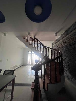 Bán nhà trục chính kdc hoàng quân giá chỉ 2ty9
