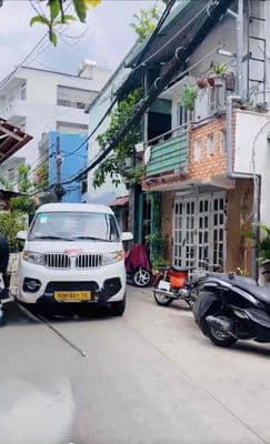 Ngay Bệnh Viện 175 - Xe hơi thông - Có Thang Máy - Nhà mới ở Liền