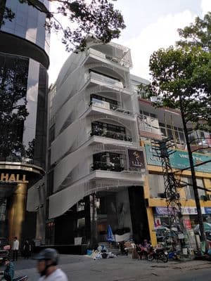 Tòa nhà đường 3/2 q.10 , dt 1000m2 : ngang 7m , tòa nhà mới và đẹp