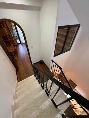 Cho thuê nhà 3 tầng ngay TTTP - 3 PN , 3 WC - Giá 25 triệu