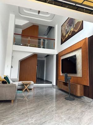 Nhà Đẹp 62m2 BTĐ Quận 2 5PN 6WC Full Nội Thất Có Thang Máy Oto Vào Nhà
