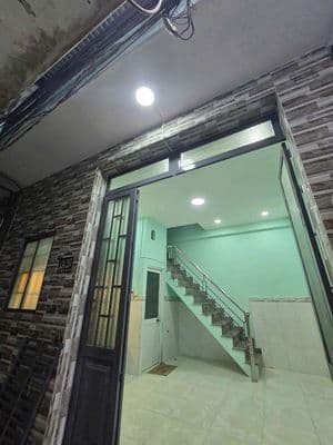 Cho thuê nhà đường Quốc Lộ 50 DT.4m×5m } 1 Lầu 2 Phòng ngũ 1 toilet.