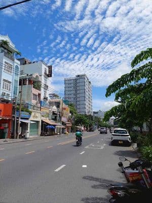 300m2 sàn MT Hoàng Hoa Thám. đường vào Ga T3. Kd tự do